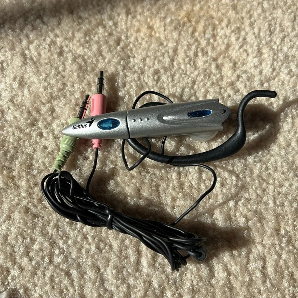 New - Genius Eye 310 Web Camera and ear set/microphone with installation CD